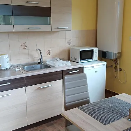 Apartmany-vcelka * Hranice u Novych Hradu
