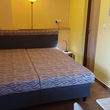 Apartmany-vcelka * Hranice u Novych Hradu
