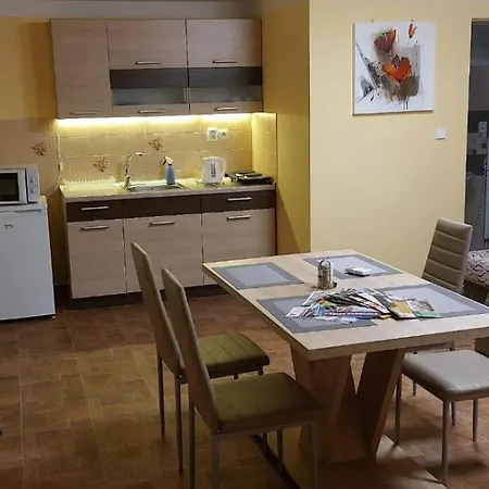 Apartmany-vcelka * Hranice u Novych Hradu